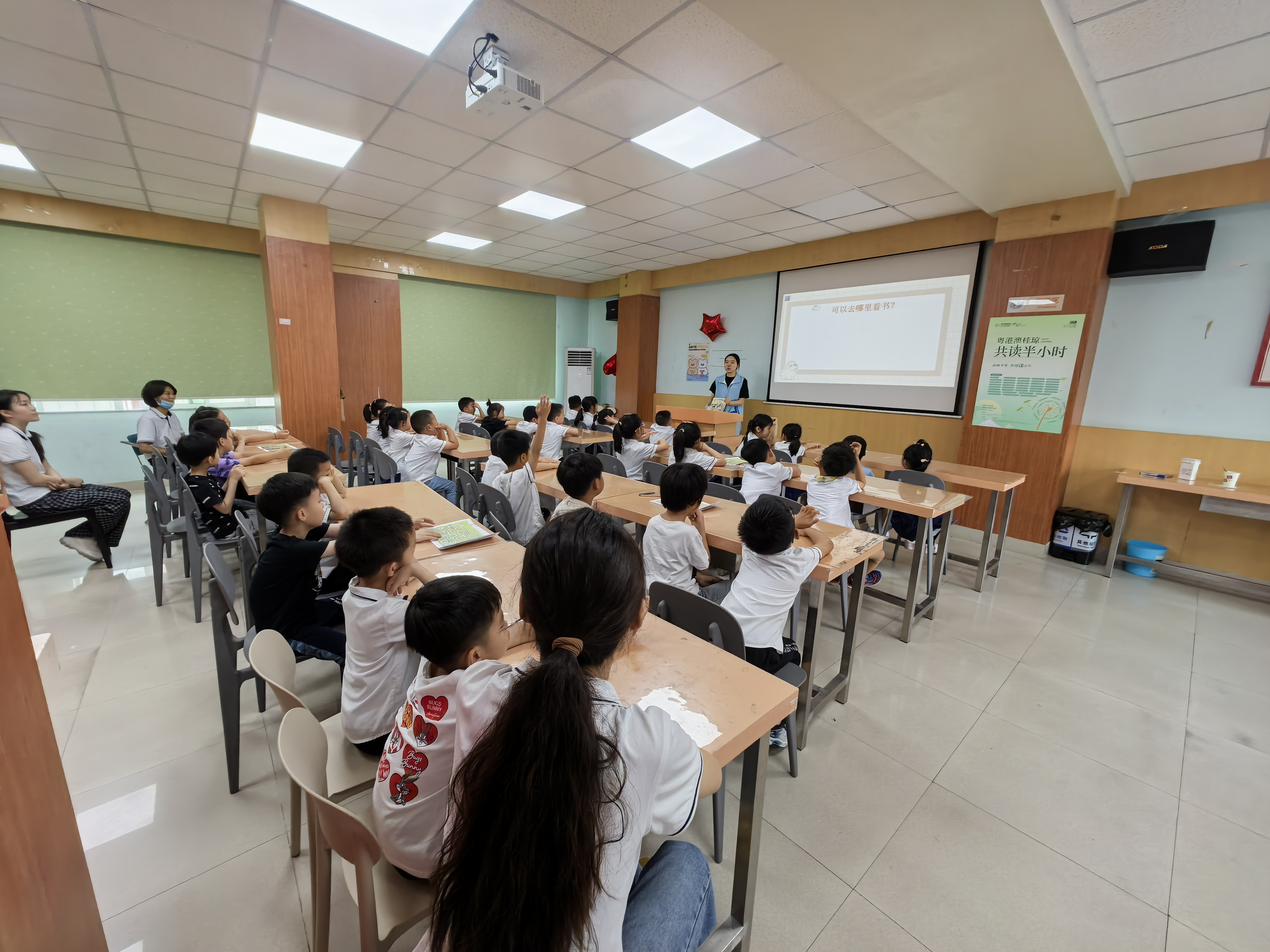 行走图书馆：悦读小书虫“品味书香·享阅读之乐”——龙岗区图书馆横岗社区分馆共读点新闻稿.doc_1