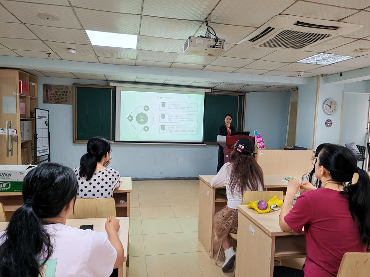 袁老师向学员们介绍此次课程的目的.jpg