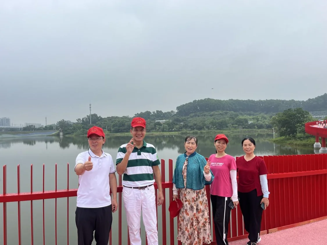 行走的温暖——庄边社区八月长者陪伴徒步日