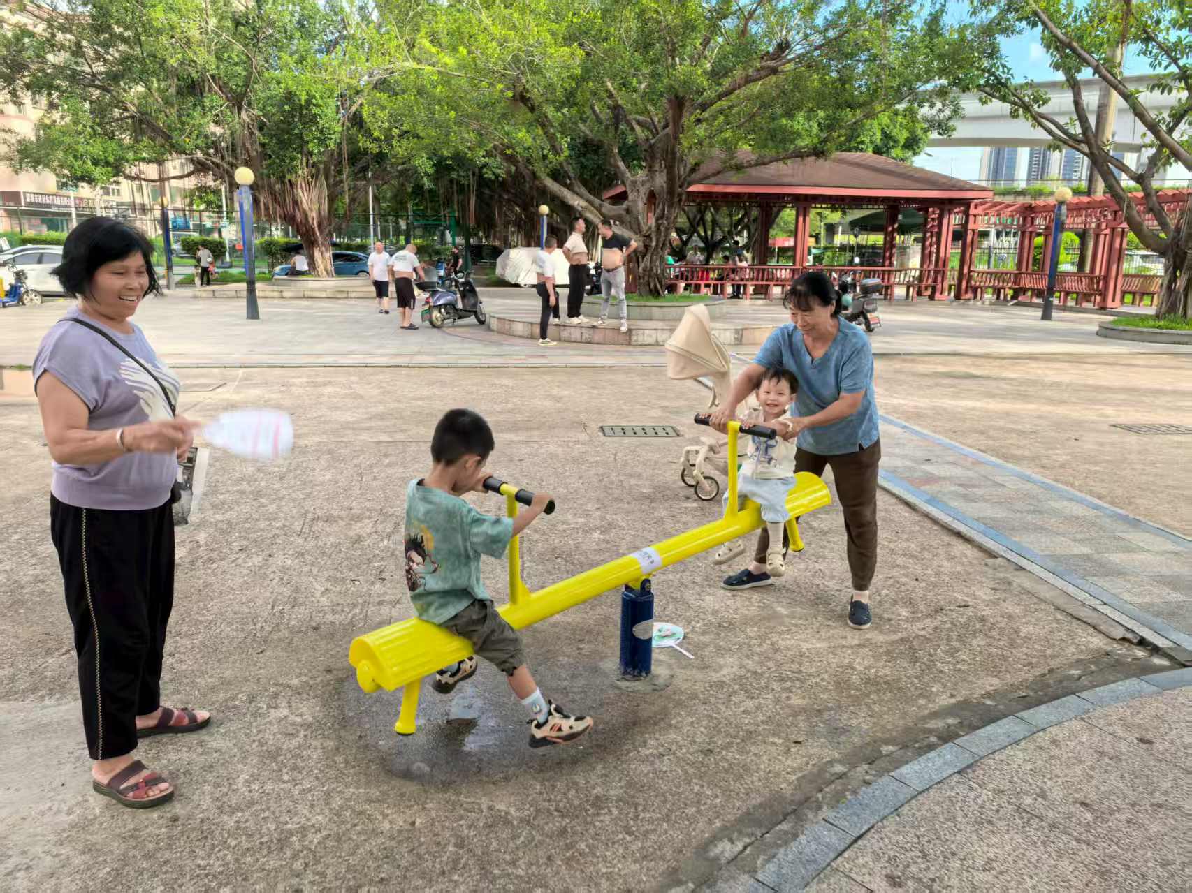 楼村老少活动中心跷跷板.jpg